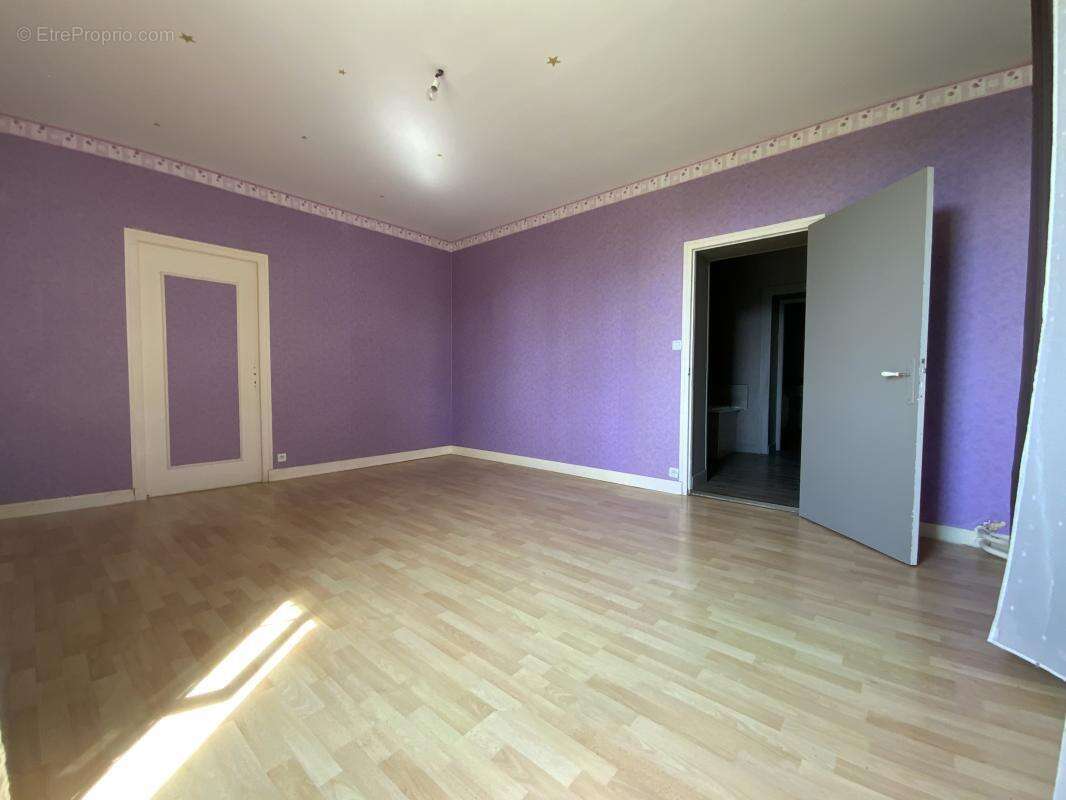 Maison à BESSINES-SUR-GARTEMPE