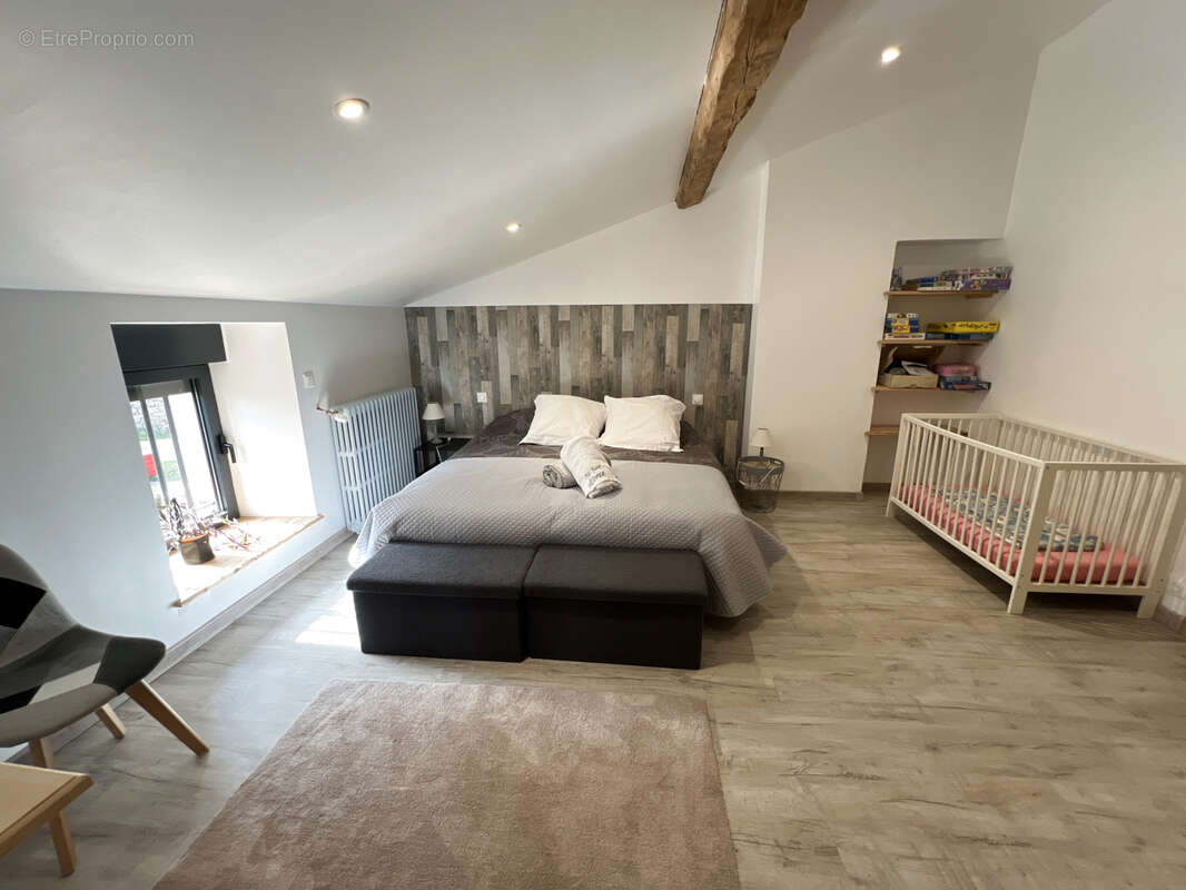 Maison à SAINT-JULIEN-MOLIN-MOLETTE