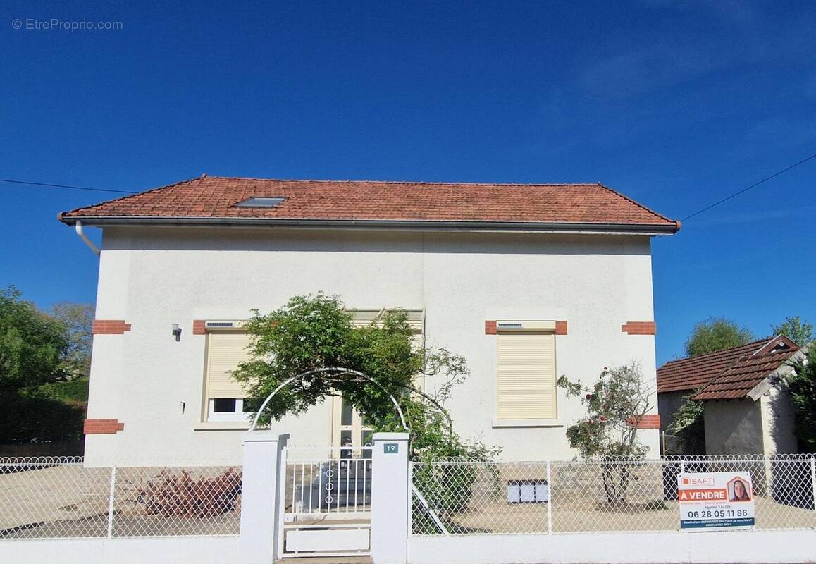 Photo 1 - Maison à GENELARD