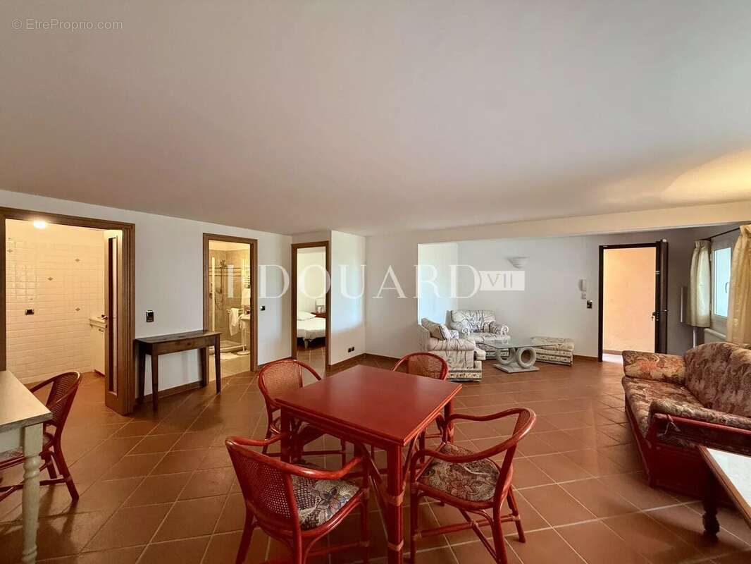 Dans un domaine privé et sécurisé, à vendre villa de prestige avec vue panoramique sur la Principauté de Monaco - photo 28
