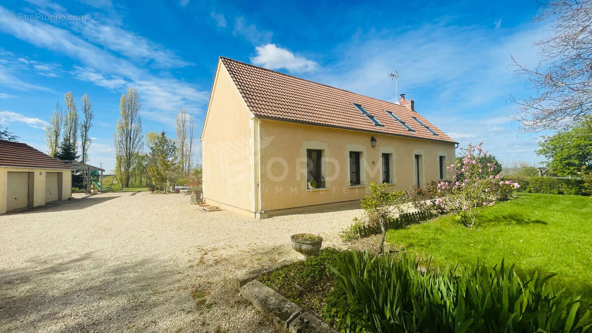 Maison à MONTIGNY-LA-RESLE
