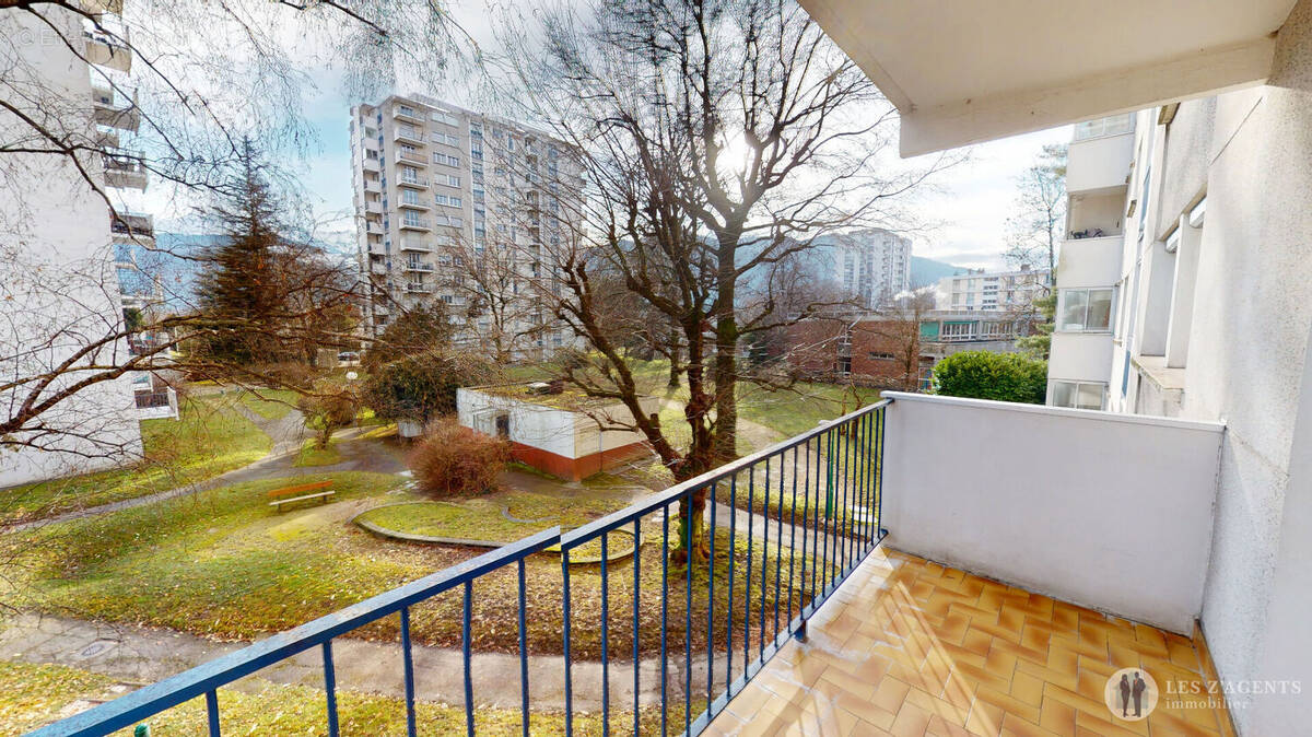 Appartement à SAINT-MARTIN-D'HERES