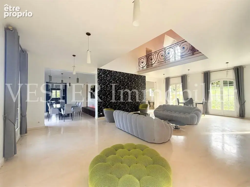 Demeure de caractère en pierre de saint-maximin sur un terrain de 2 850 m² - photo 4