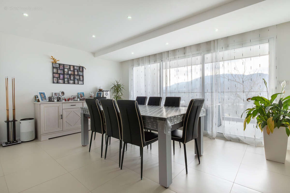 Maison à VETRAZ-MONTHOUX