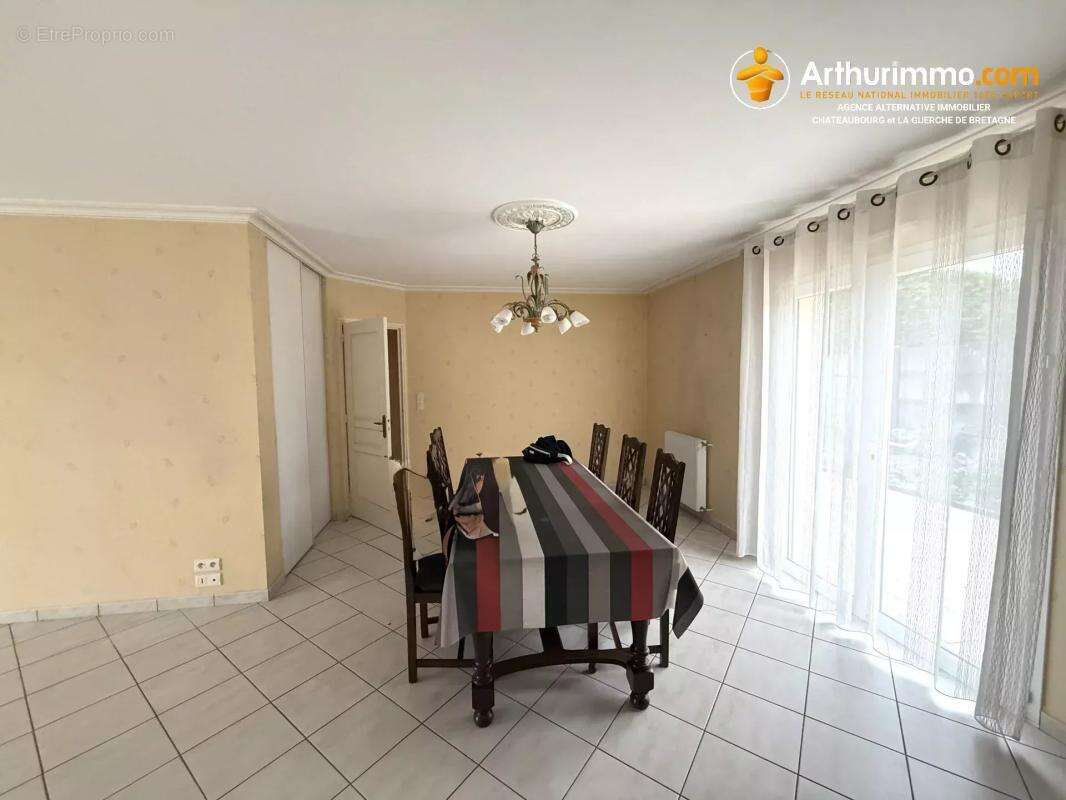 Maison à DOMAGNE