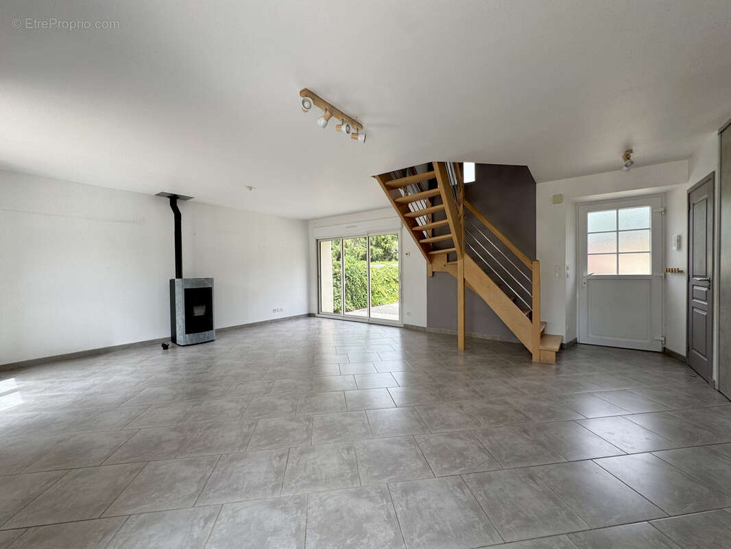 Maison en pierre familiale - quartier calme - photo 7