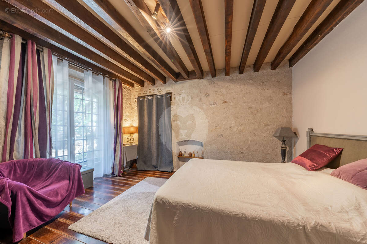 Ensemble immobilier de charme avec maison de 310 m2 et dépendances - photo 15