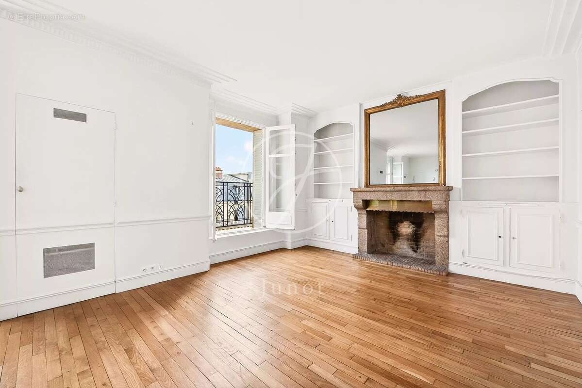 Appartement à PARIS-16E