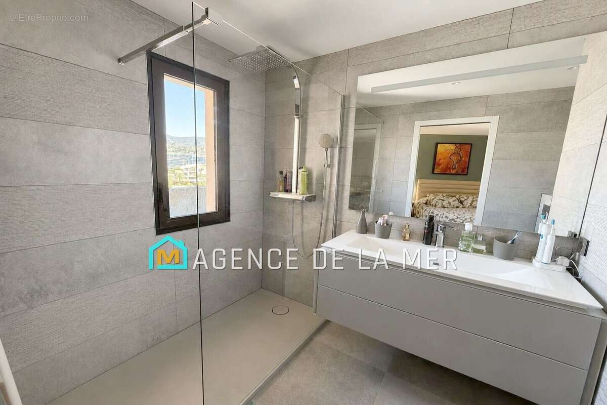 Appartement à MANDELIEU-LA-NAPOULE