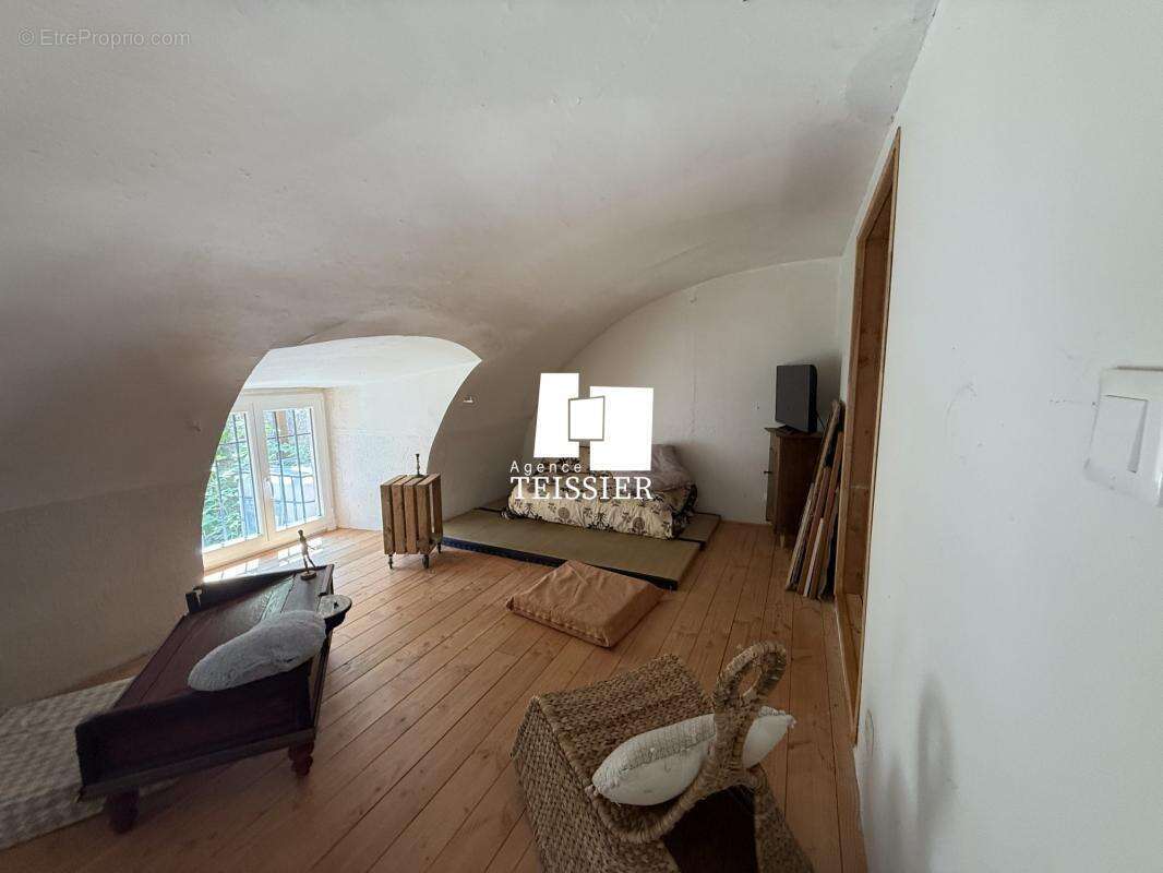 Exclusivité : Centre Les Vans loft avec jardinet - photo 12