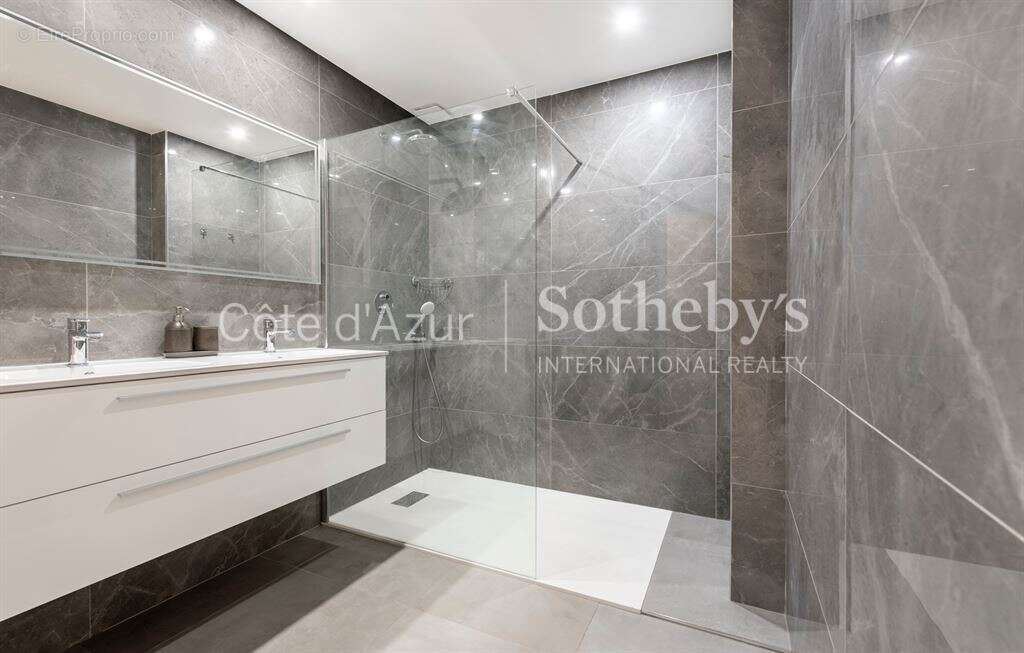 Nice, Le Port : Appartement 86 m² avec jardin privatif - Boulevard Franck Pilatte - photo 10