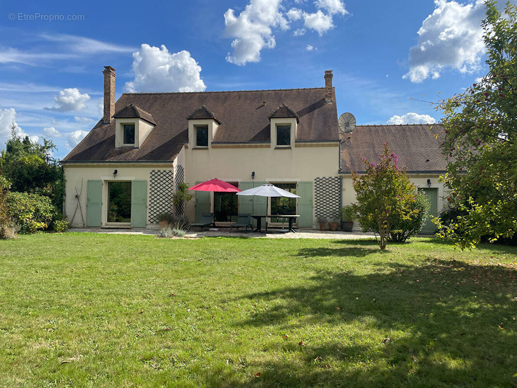 Maison à LA CELLE-LES-BORDES