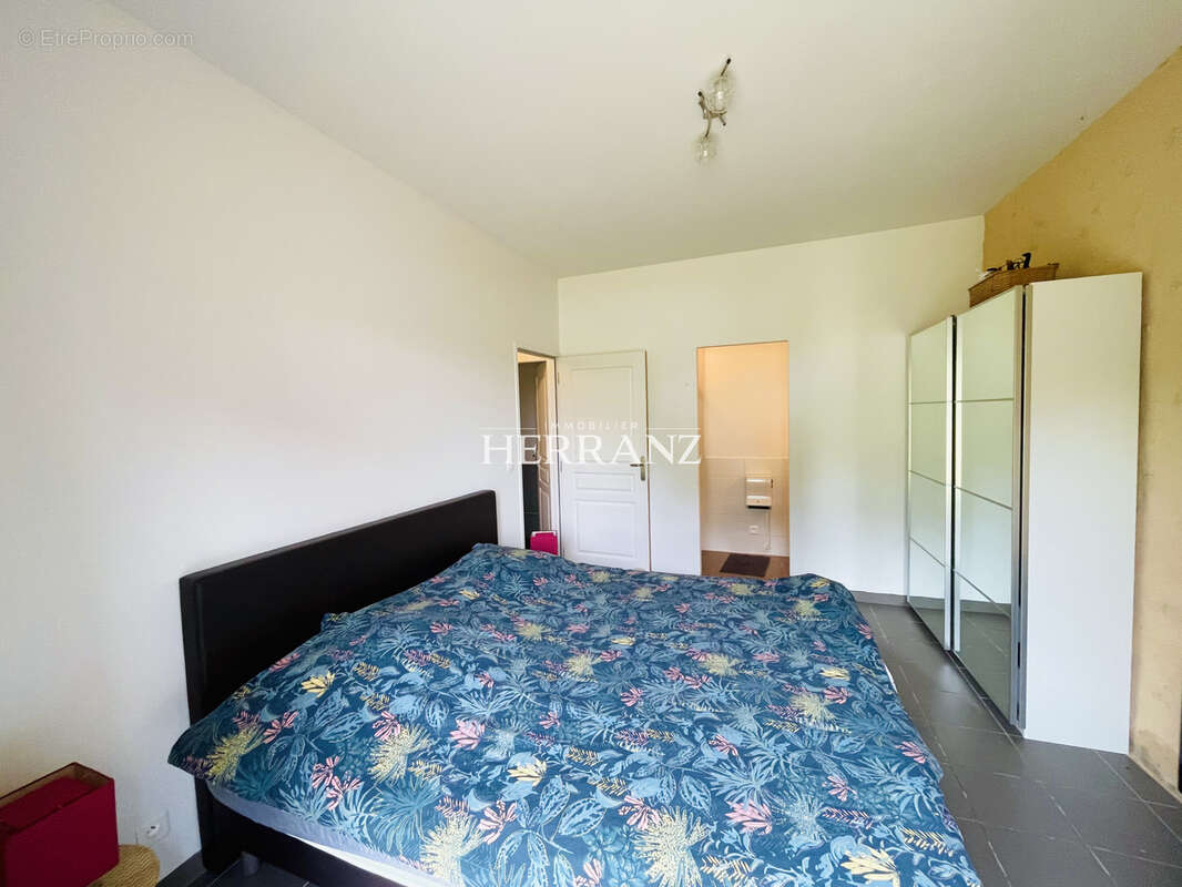maison de 250m2, Gîte de 100m2, garage de 65m2, piscine, parc de 3200m2 - photo 13