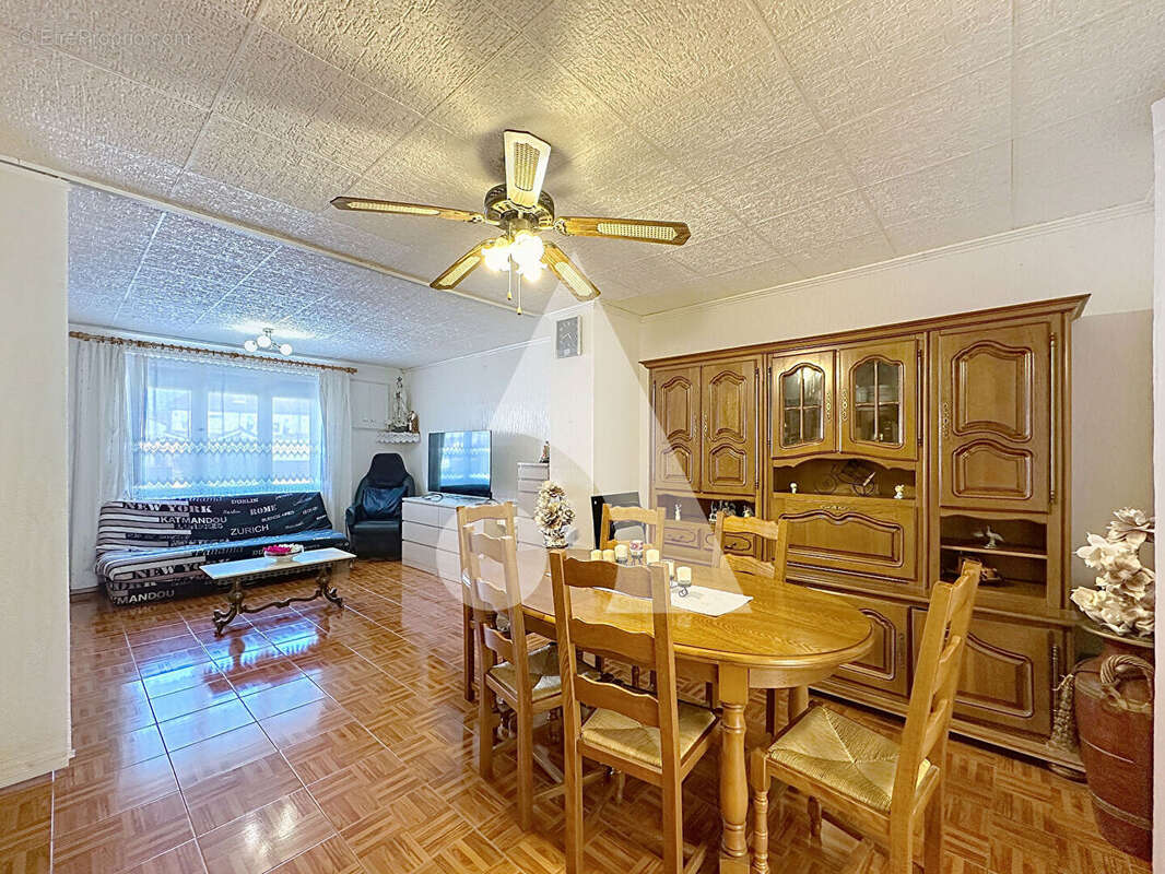 Maison à QUIEVRECHAIN