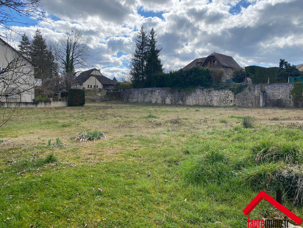 Terrain à LA FEUILLADE