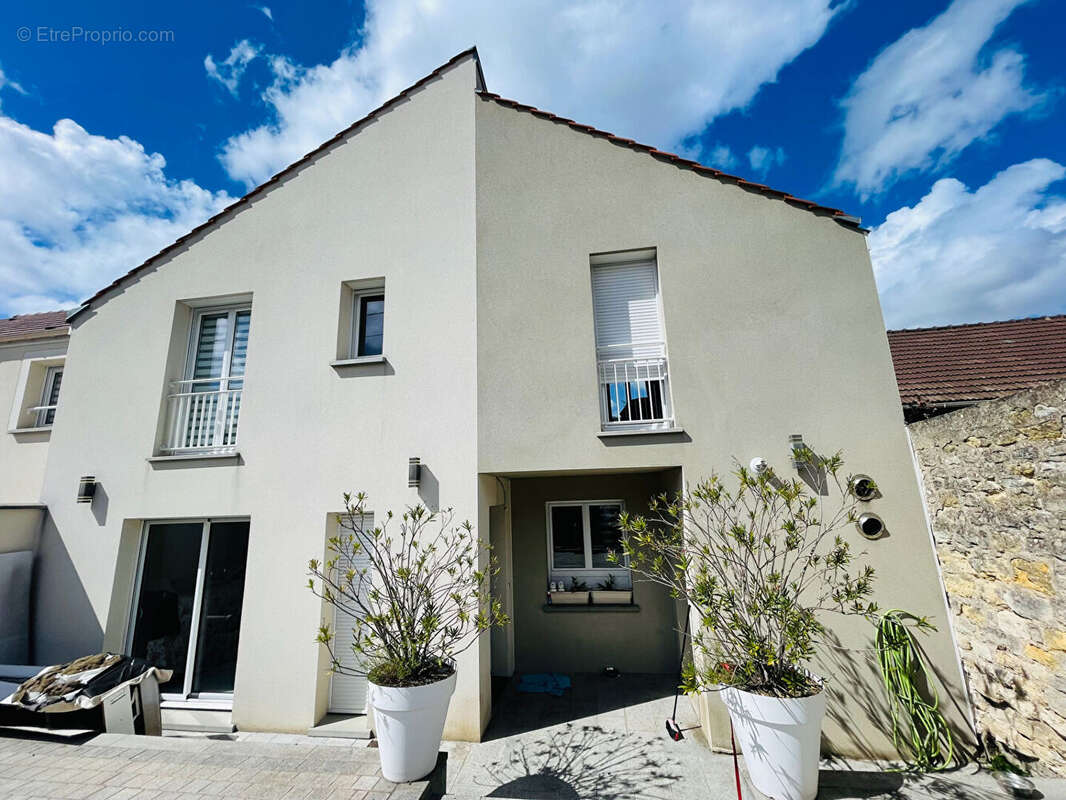 Maison à SARTROUVILLE