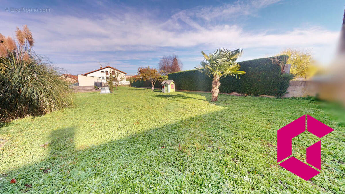 Maison à AUZAT-LA-COMBELLE