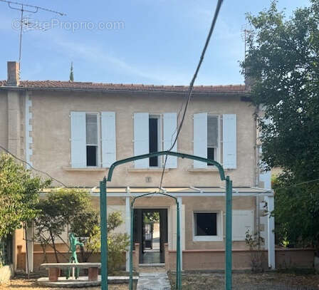 Maison T5 de 125 m2 avec jardin et atelier - photo 2