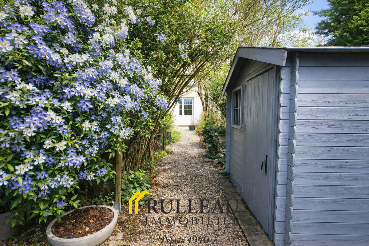 Maison à SAINT-CHRISTOLY-DE-BLAYE