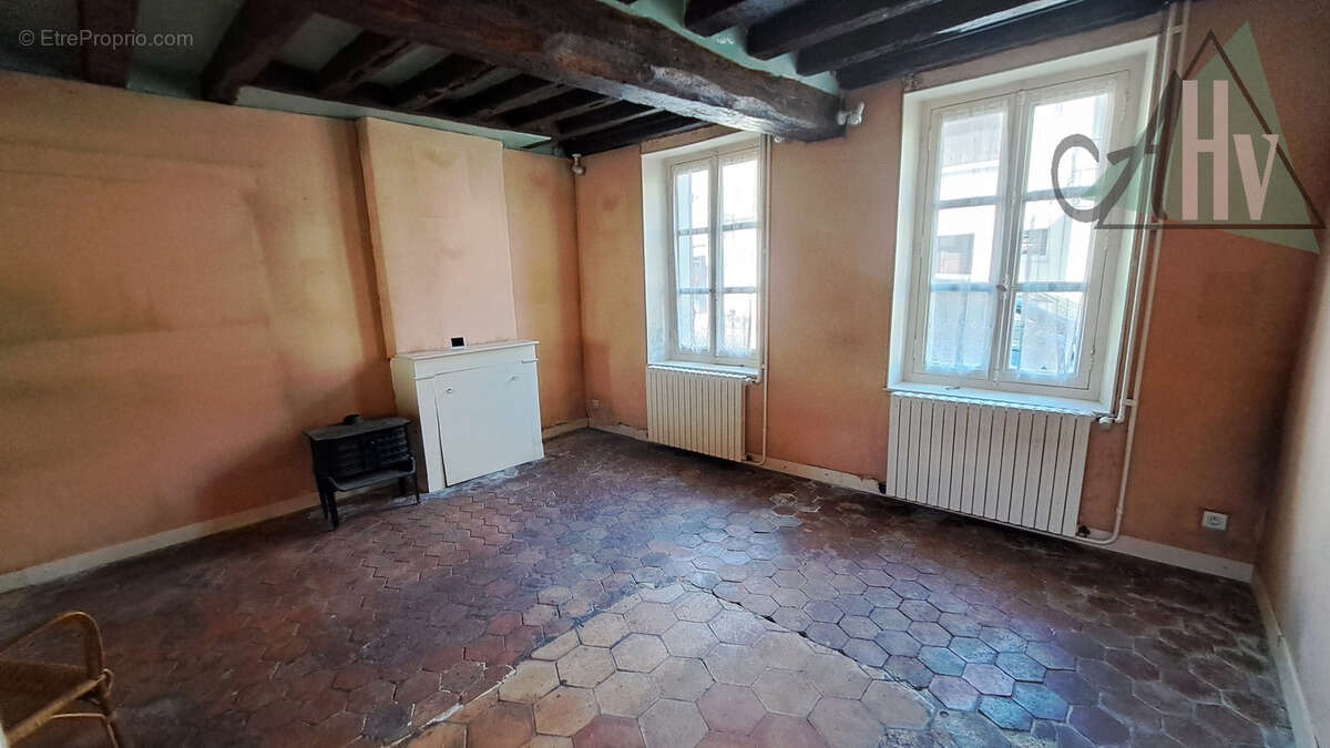 Pont sur Yonne (89) - Maison de 85 m2 avec 3 chambres, petit jardin et belle grange. - photo 4