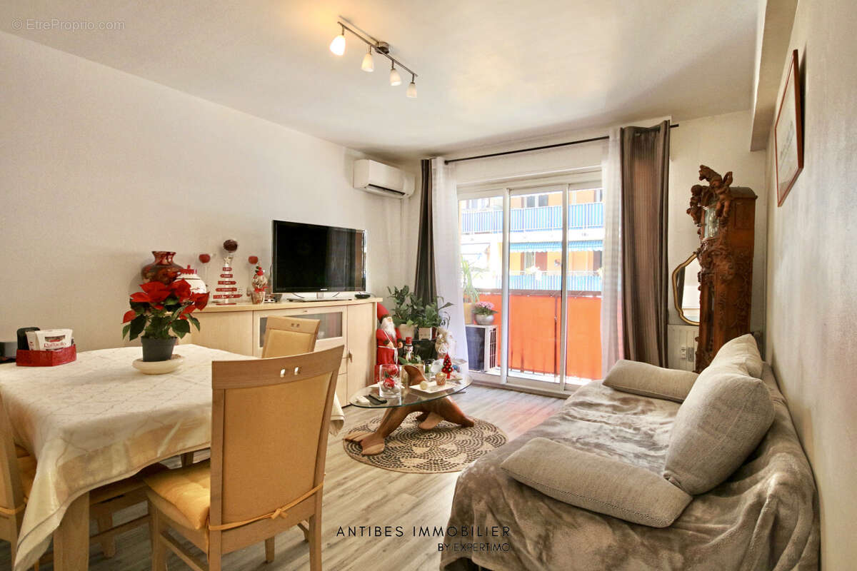 Appartement à VALLAURIS