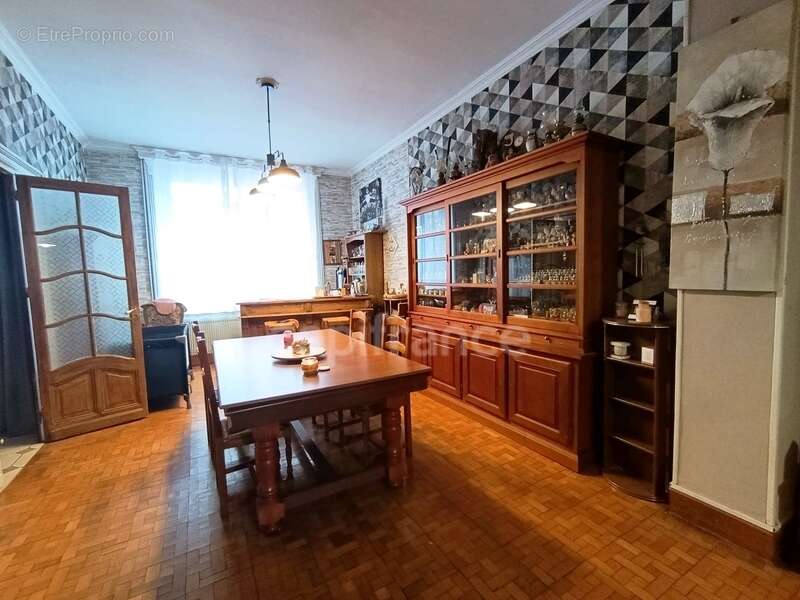  Spacieuse maison bourgeoise de 280 m² – Habitez et générez un revenu locatif avec 50 m² en plus ! - photo 5