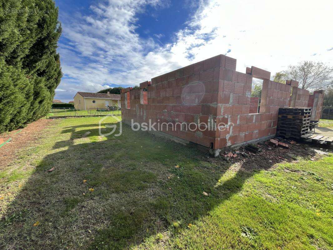 Terrain à MEILHAN-SUR-GARONNE