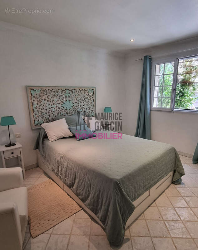 Maison à ENTRAIGUES-SUR-LA-SORGUE