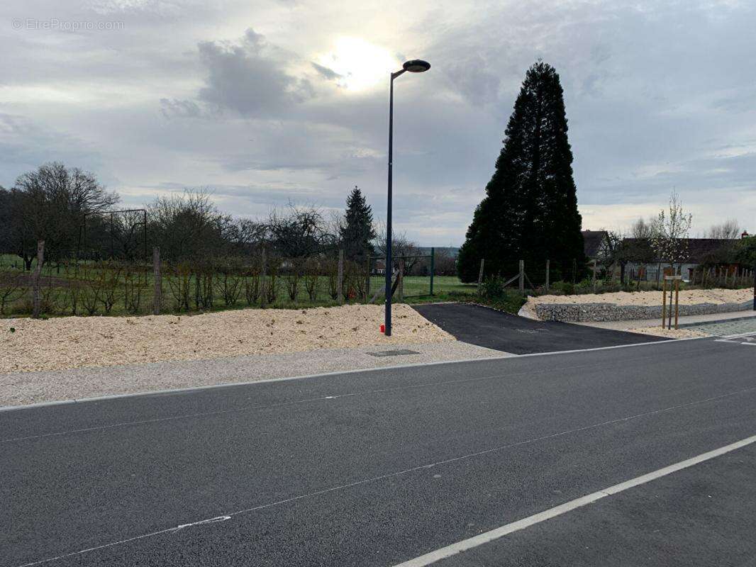 Terrain à COULANGES-LES-NEVERS