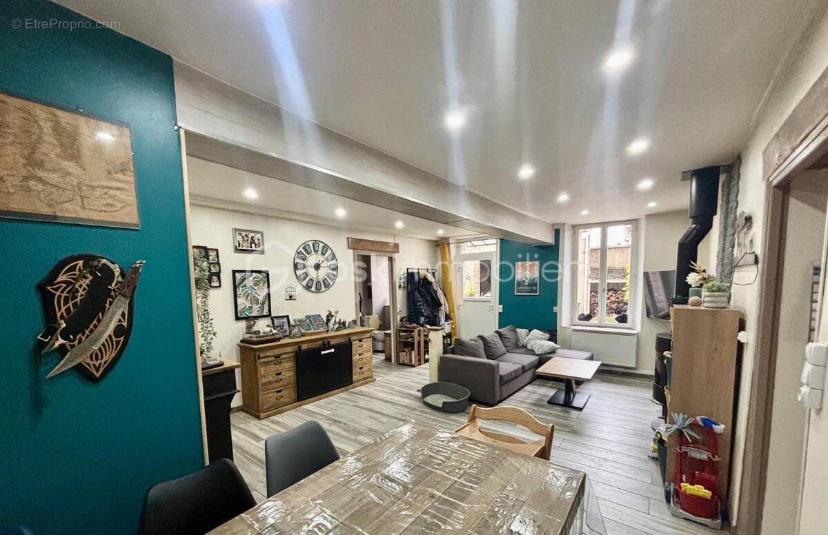 Maison à VILLEMANOCHE