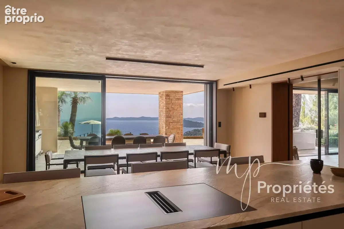 Rayol-Canadel-sur-Mer – Villa contemporaine d’exception vendue entièrement meublée –  six suites raffinées. Vue panoramique sur  - photo 4