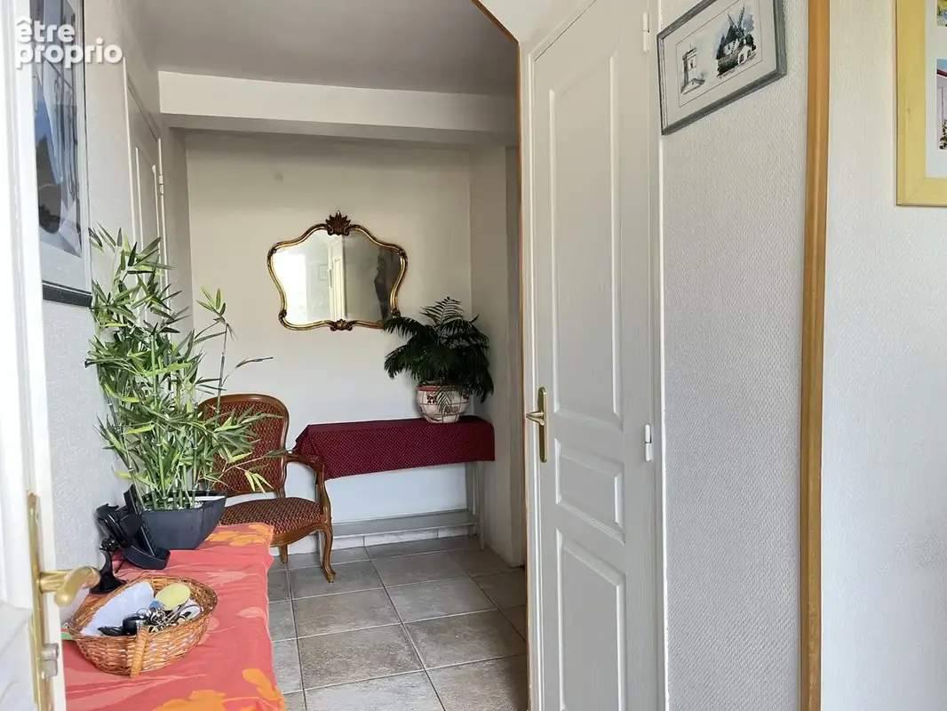 sas entrée côté rue