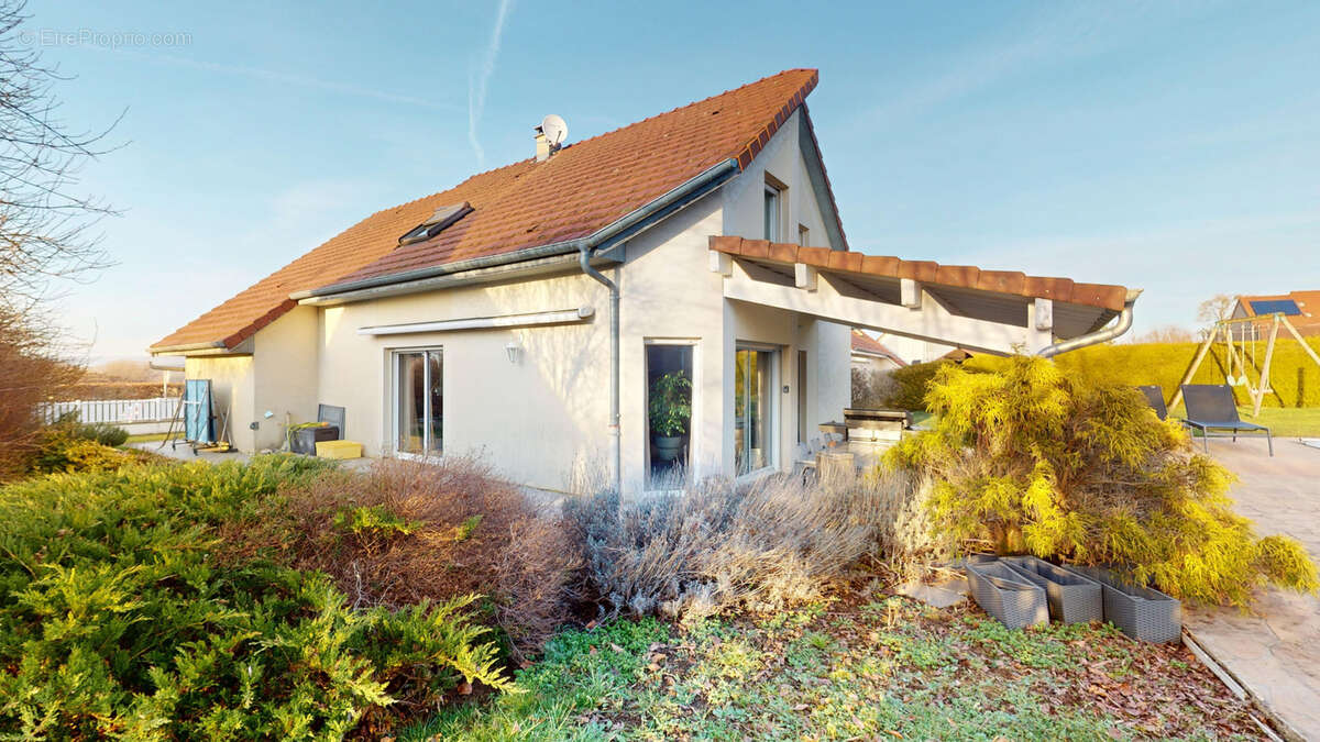 Maison à MAMIROLLE