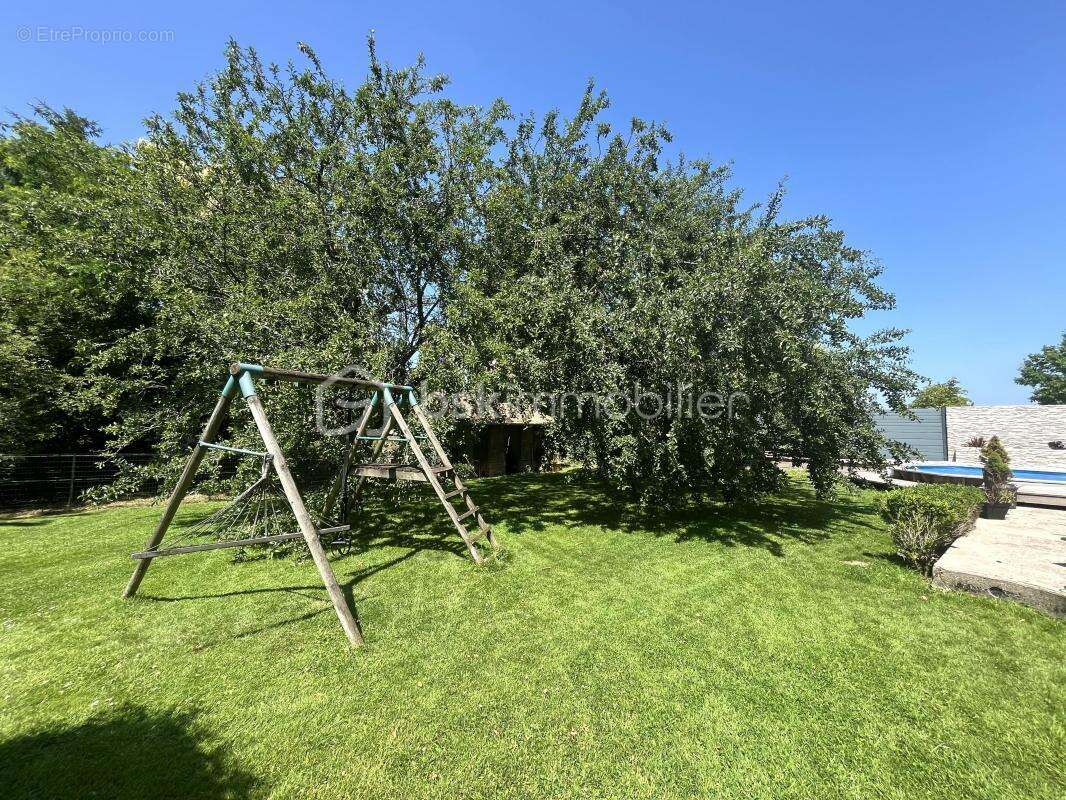 Maison à SAINT-PIERRE-DES-FLEURS