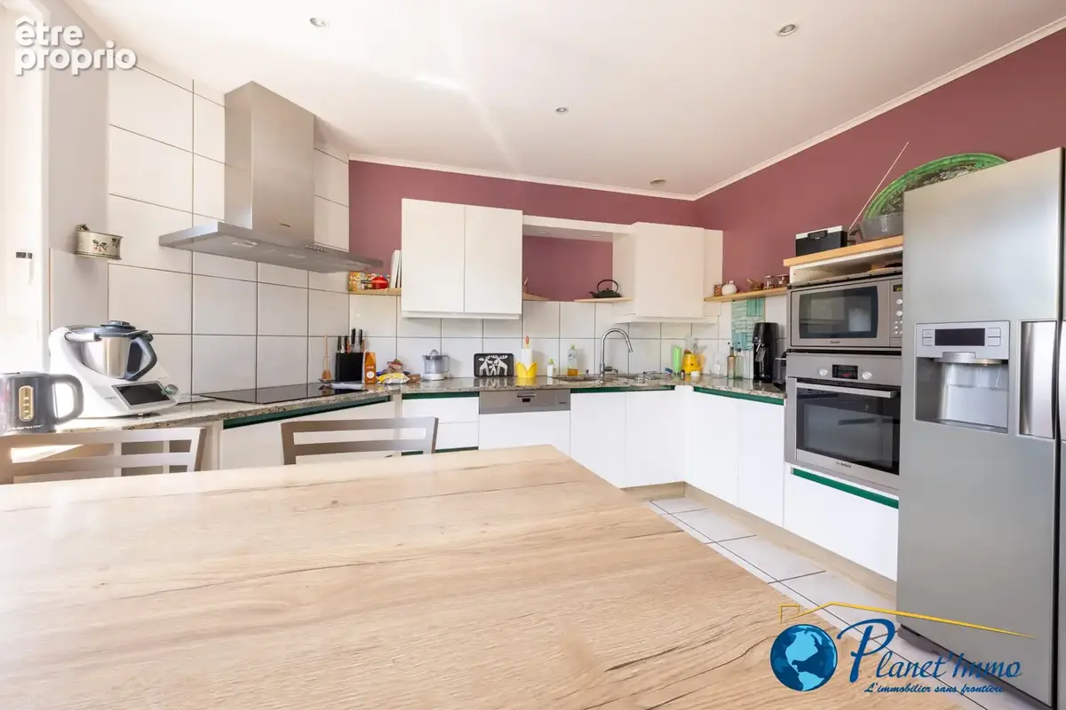 Maison individuelle de 233 m2 habitables avec terrain de 2100m2 arboré avec Piscine. - photo 7
