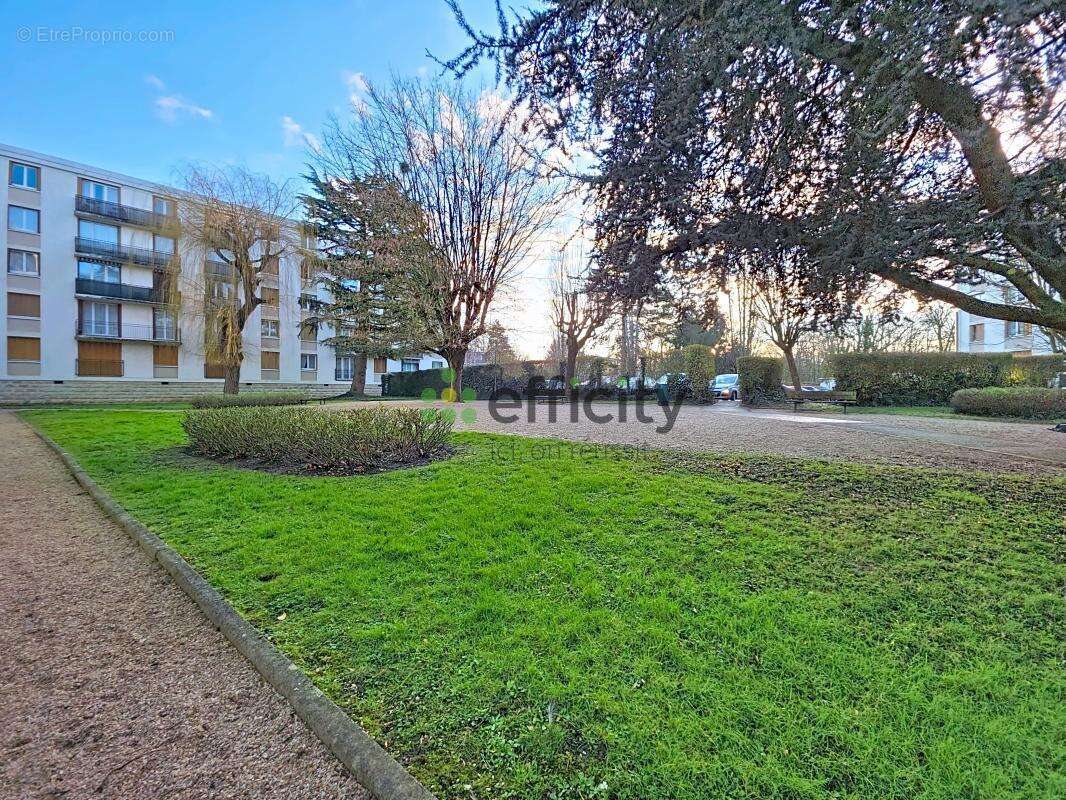 Appartement à LE PLESSIS-TREVISE