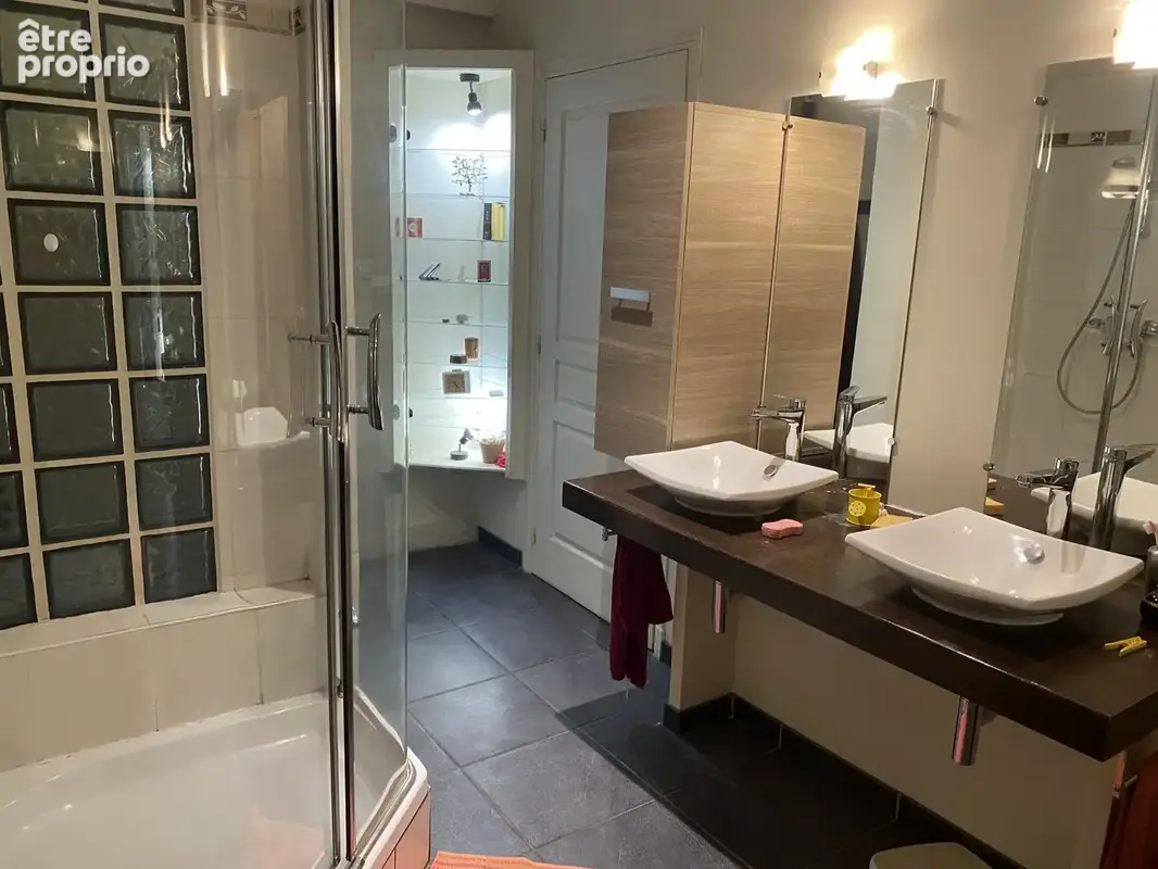 Bel appartement de caractère en plein cœur de Roanne - photo 8