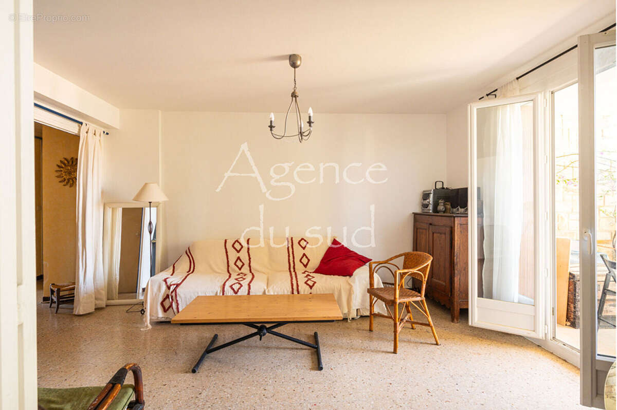 Appartement à SAINT-CYR-SUR-MER