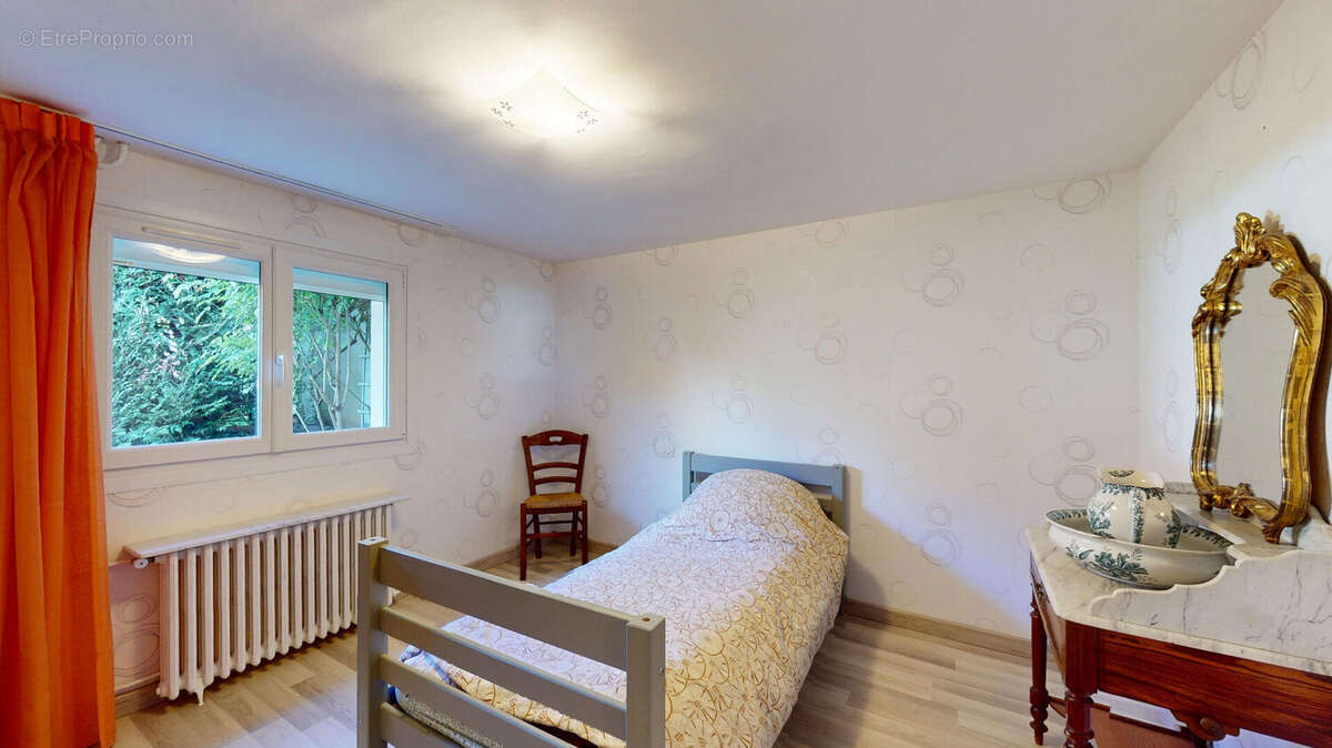 Maison à LES CLAYES-SOUS-BOIS