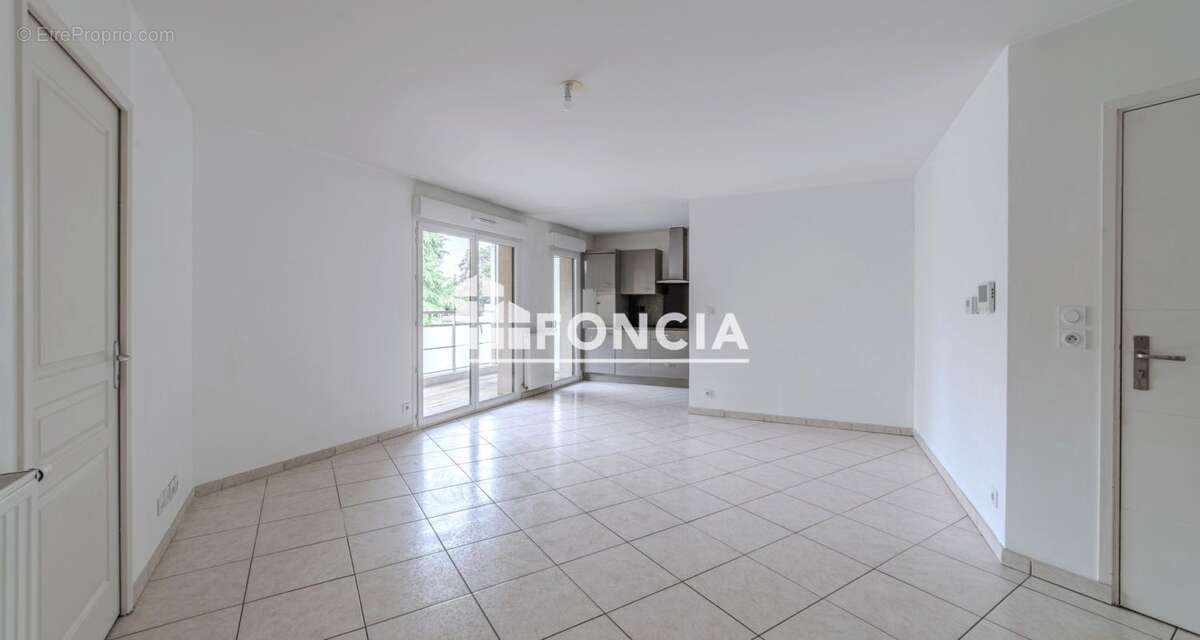 À vendre appartement T4 lumineux avec balcon et garage box – Proche centre de Neuville-sur-Saône - photo 3