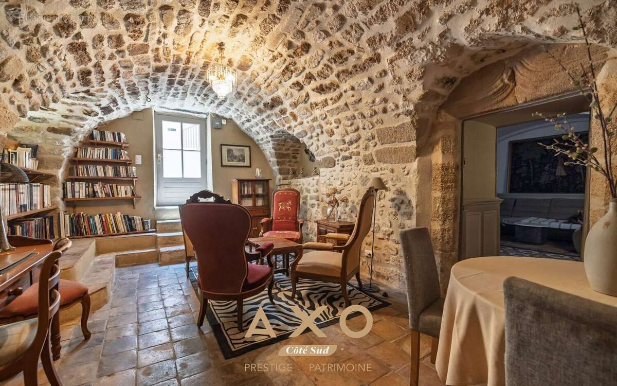 Collias - maison médiévale du xve siècle - 296 m² - jardin de 606 m² - 5 chambres - 2 appartements indépendants - piscine - gran - photo 9