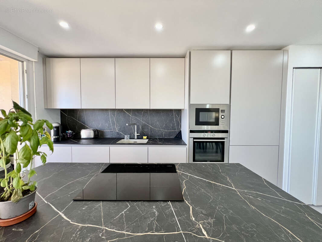 Appartement à SAINT-LAURENT-DU-VAR