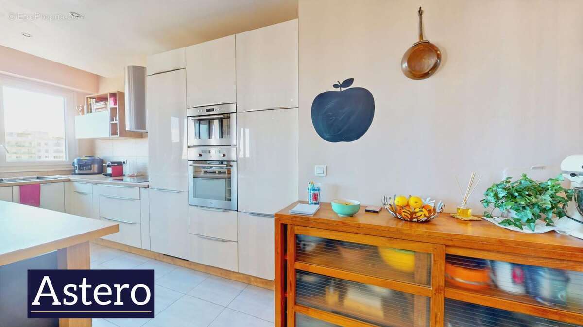 Appartement à COURBEVOIE