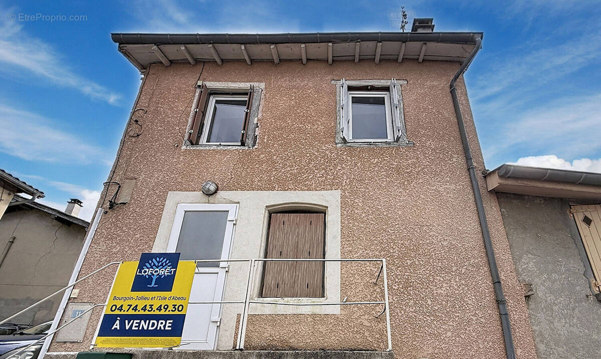Appartement à SAINT-JEAN-DE-BOURNAY