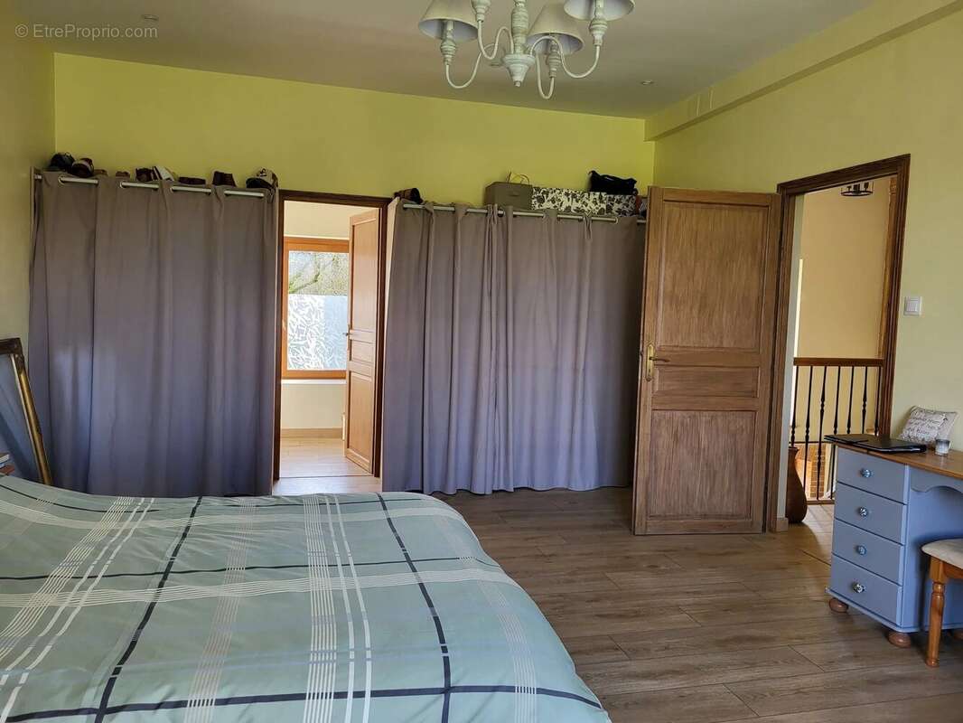 Maison à SAINT-PRIEST-LA-PLAINE