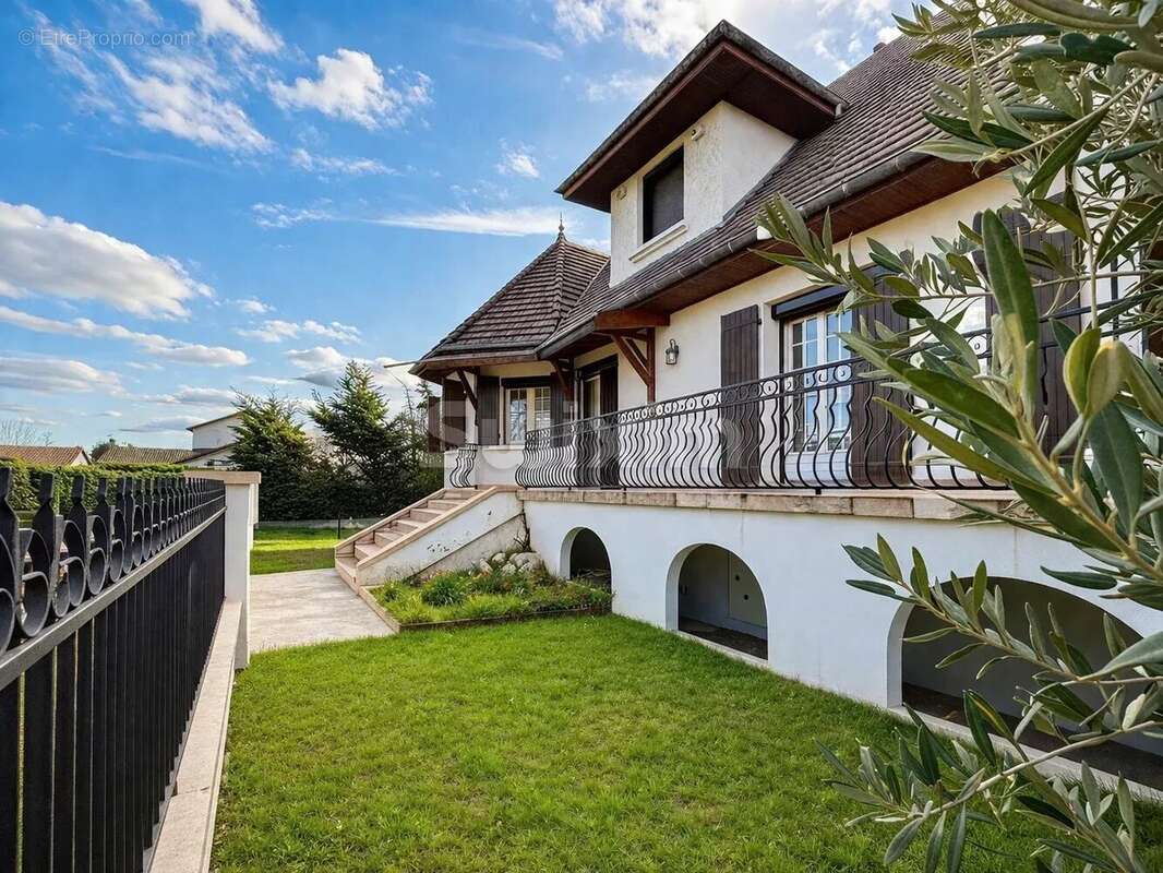 Maison à DECINES-CHARPIEU