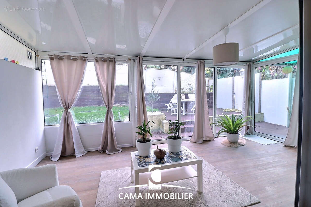 Appartement à FONTENAY-LE-FLEURY