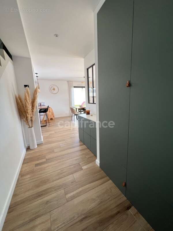 EXCLUSIVITÉ – Élégante maison contemporaine aux prestations soignées, à deux pas du bourg de Pommeret - photo 11