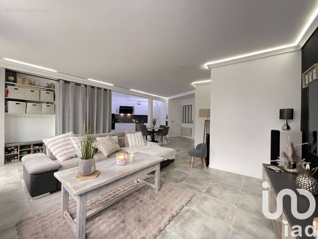 Photo 1 - Appartement à LE VAL-SAINT-GERMAIN