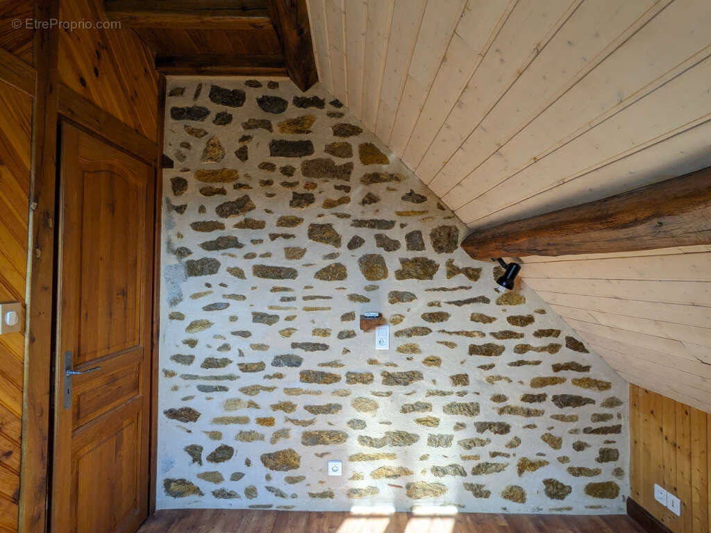 Maison à SAINT-BONNET-TRONCAIS